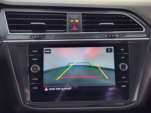 Used 2020 Volkswagen Tiguan SEL image 18