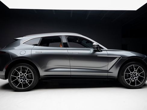 Used 2021 Aston Martin DBX image 33