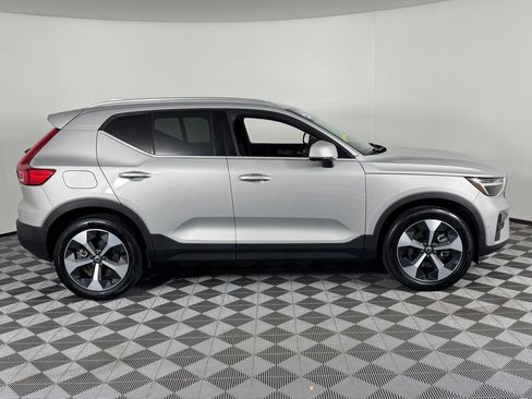 Certified 2025 Volvo XC40 B5 Plus AWD/4WD image 5