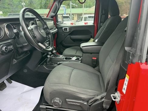 Used 2018 Jeep Wrangler Sport AWD/4WD image 12