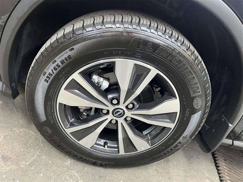 Used 2020 Nissan Murano SV w/ Premium Package image 10