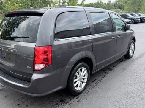 Used 2020 Dodge Grand Caravan SXT FWD image 3