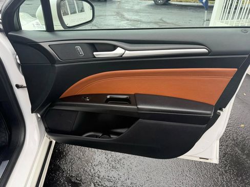 Used 2019 Ford Fusion Energi Titanium FWD image 43