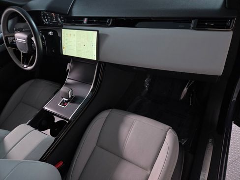 Used 2024 Land Rover Range Rover Velar Dynamic SE image 19