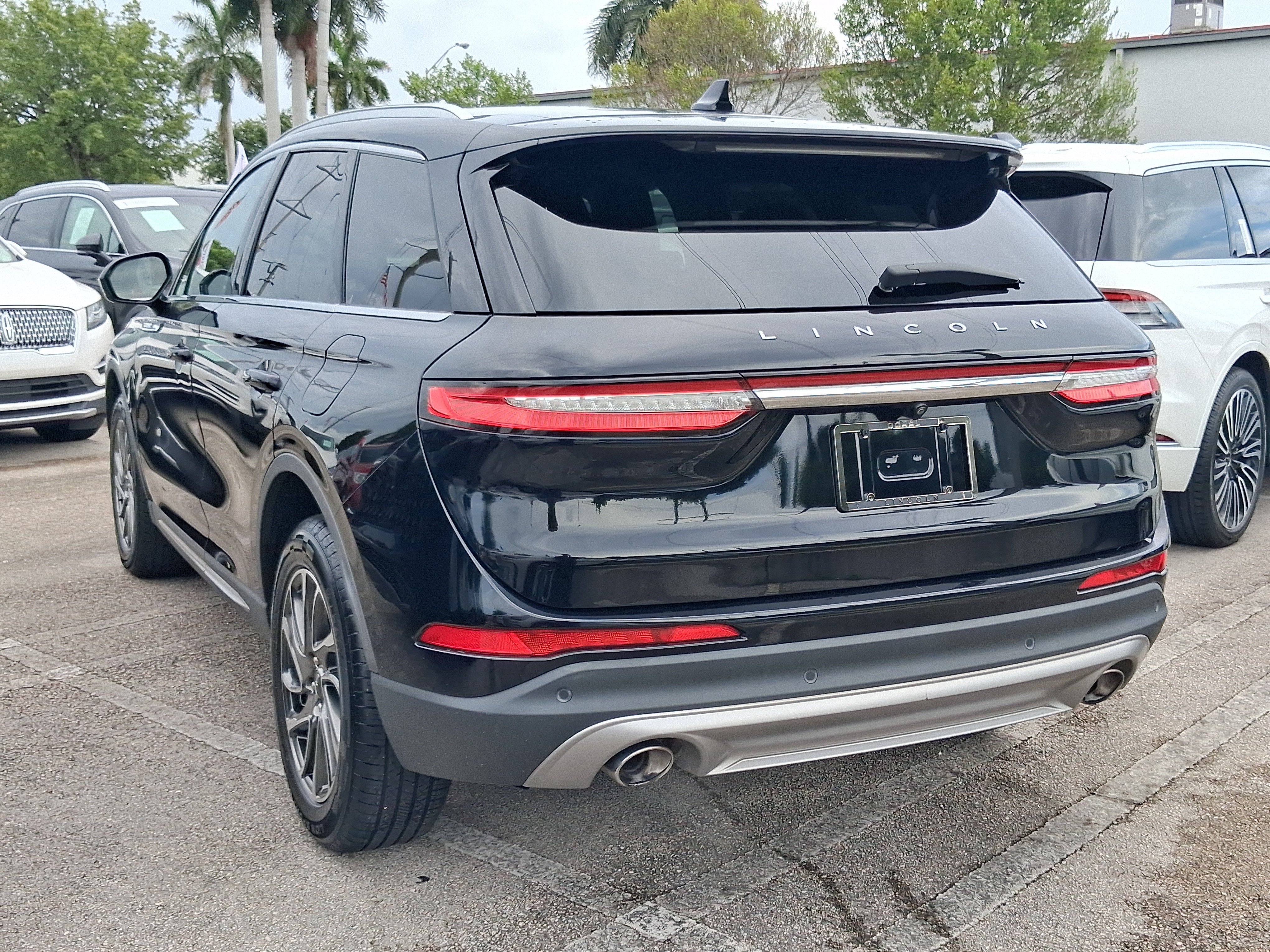 Used 2021 Lincoln Corsair FWD image 3