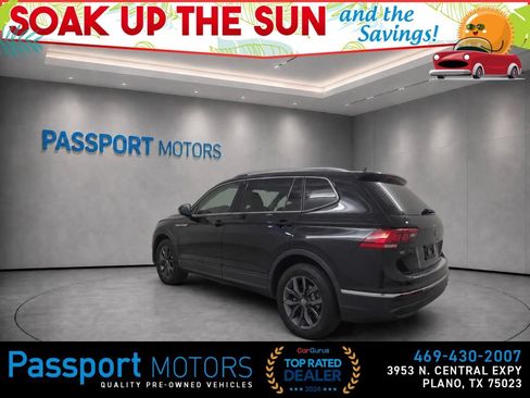 Used 2023 Volkswagen Tiguan SE w/ Panoramic Sunroof Package FWD image 4