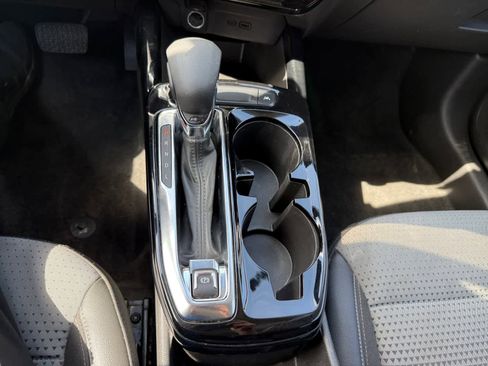 Used 2024 Chevrolet Trax LT FWD image 18