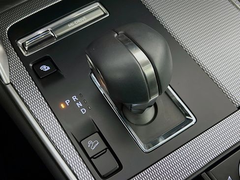 Used 2025 MAZDA CX-70 Plug-In Hybrid w/ Premium Pkg image 12