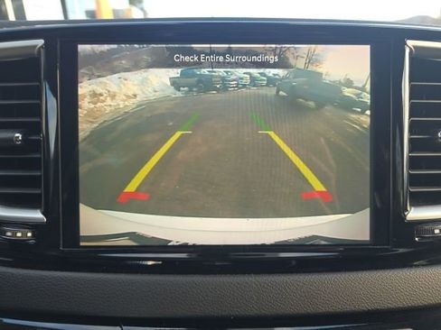 Certified 2024 Chrysler Pacifica Touring-L FWD image 22