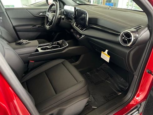 New 2026 Chevrolet Equinox LT w/ Convenience Package II FWD image 16