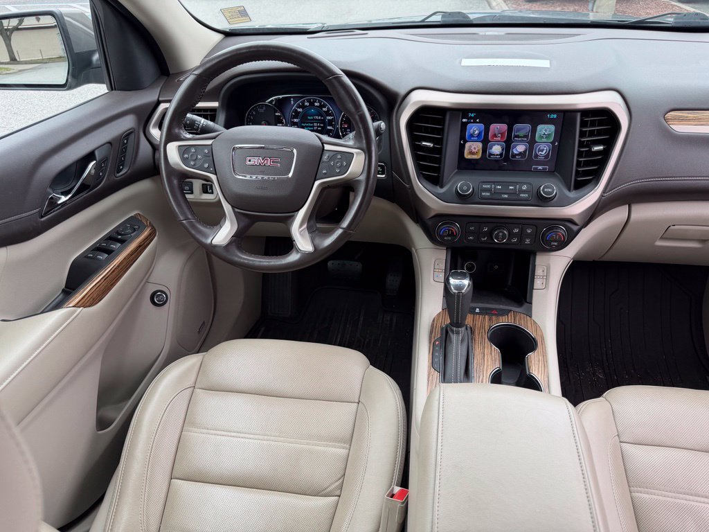 Used 2019 GMC Acadia Denali w/ Technology Package FWD image 18