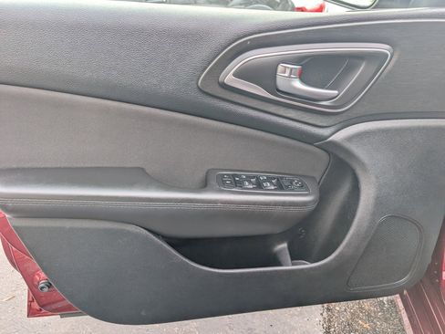 Used 2015 Chrysler 200 Limited w/ Convenience Group image 38