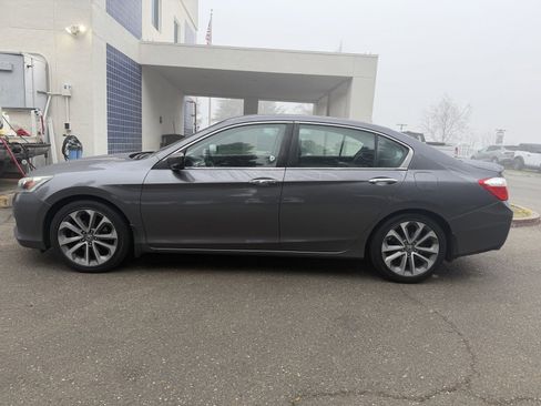 Used 2015 Honda Accord Sport image 2