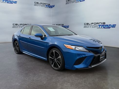 Used 2020 Toyota Camry XSE image 3