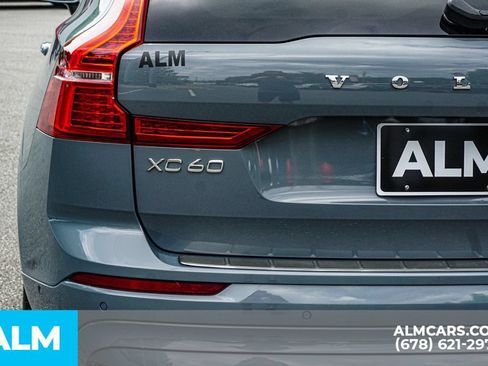 Used 2022 Volvo XC60 B5 Momentum w/ Advanced Package FWD image 16