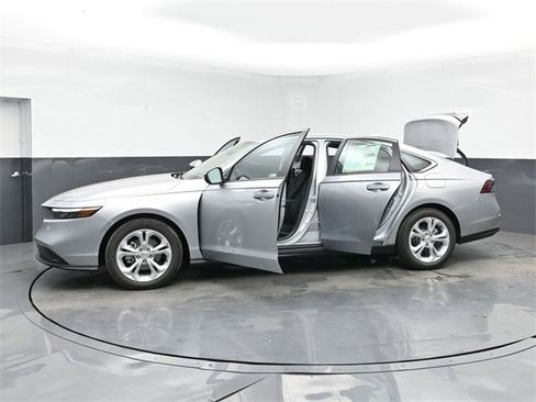 Used 2025 Honda Accord LX image 53