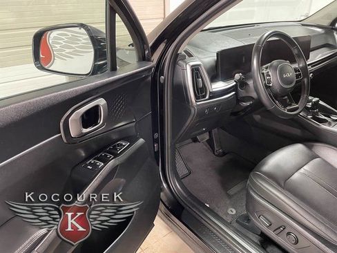 Used 2024 Kia Sorento S image 10