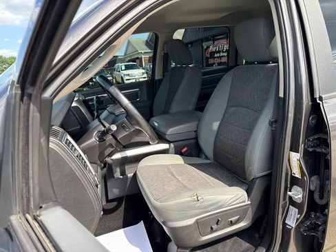 Used 2017 RAM 2500 Big Horn w/ Sport Appearance Group AWD/4WD image 2