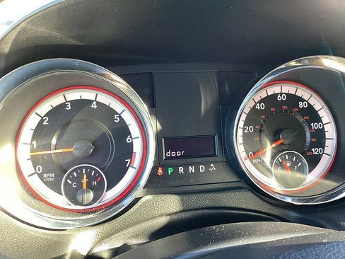 Used 2019 Dodge Grand Caravan SE w/ UConnect Hands-Free Group image 10