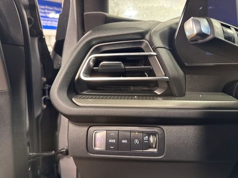 Used 2025 Chevrolet Traverse LT image 20