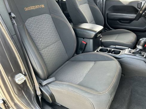 Used 2023 Jeep Gladiator Mojave AWD/4WD image 27