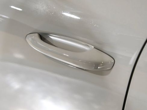 Used 2023 Porsche Macan Turbo image 48