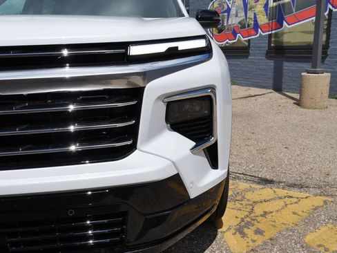 New 2026 Chevrolet Traverse High Country w/ LPO, Floor Liner Package AWD/4WD image 3