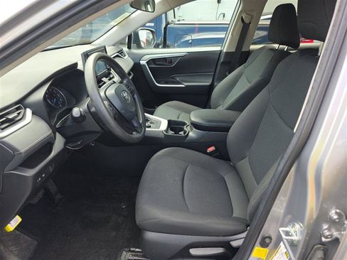Used 2021 Toyota RAV4 LE AWD/4WD image 12
