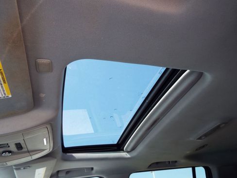 Used 2015 Chevrolet Suburban LTZ image 10