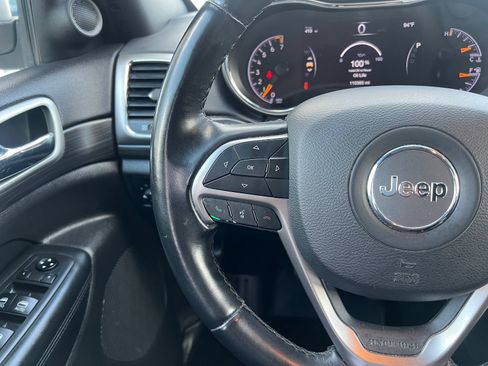 Used 2021 Jeep Grand Cherokee Laredo RWD image 25
