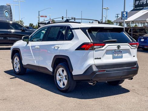 Used 2021 Toyota RAV4 XLE FWD image 2