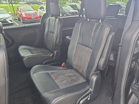Used 2020 Dodge Grand Caravan SXT w/ Driver Convenience Group FWD image 32