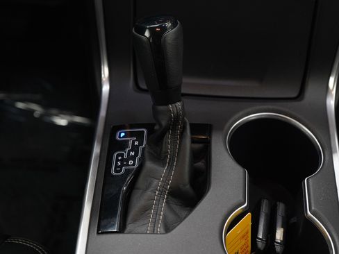 Used 2016 Toyota Camry XLE w/ Moonroof Package image 17