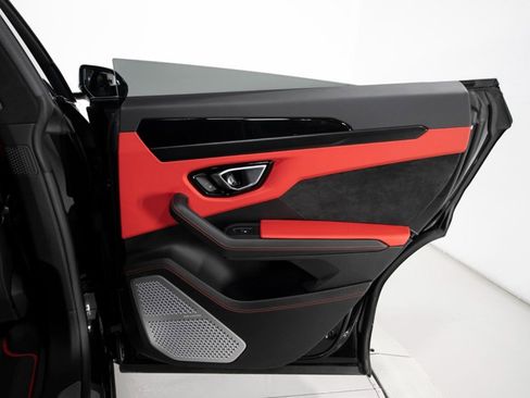 Used 2022 Lamborghini Urus image 56
