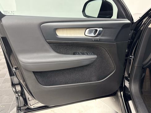 Certified 2023 Volvo XC40 B5 Plus w/ Protection Package Premier AWD/4WD image 10