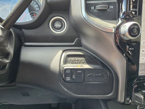 Used 2024 RAM 2500 Big Horn w/ Safety Group AWD/4WD image 28