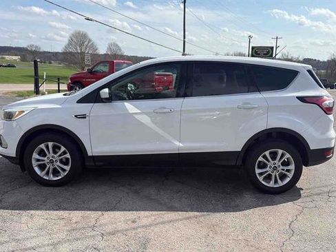 Used 2017 Ford Escape SE image 5