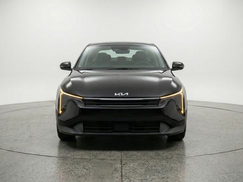 Used 2025 Kia K4 LXS image 2