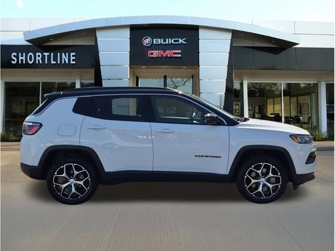 Used 2024 Jeep Compass Limited AWD/4WD image 2