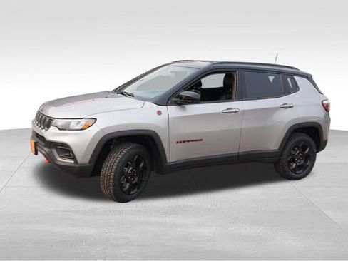 Used 2023 Jeep Compass Trailhawk w/ Trailhawk Convenience Group AWD/4WD image 10