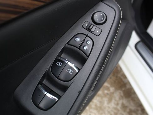 Used 2017 Nissan Maxima Platinum image 9