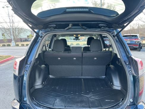 Used 2018 Toyota RAV4 LE image 29