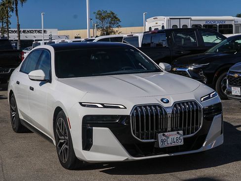 Used 2025 BMW 740i RWD image 3
