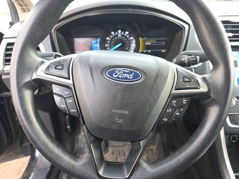Used 2018 Ford Fusion SE w/ Fusion SE Technology Package image 11