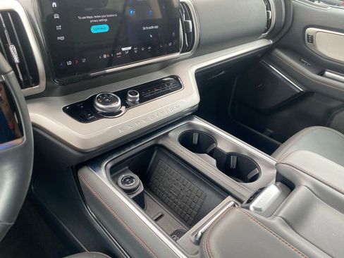 Used 2025 Ford Expedition Active image 24