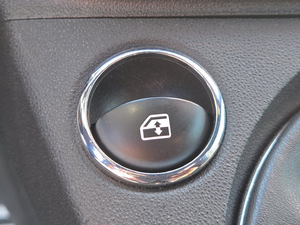 Used 2014 FIAT 500 Abarth w/ Comfort/Convenience Group FWD image 6