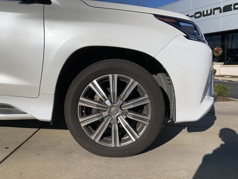 Used 2017 Lexus LX 570 4WD image 13