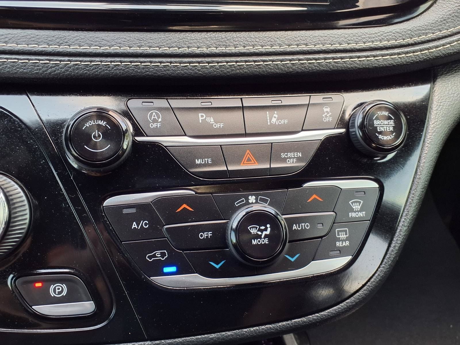 Used 2021 Chrysler Pacifica Touring w/ S Appearance Package FWD image 27