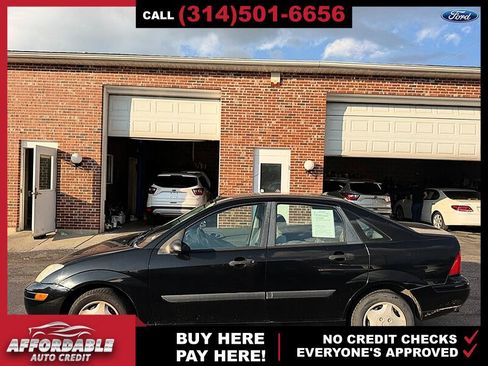 Used 2002 Ford Focus LX FWD image 2
