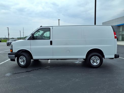 Used 2024 Chevrolet Express 3500 w/ Driver Convenience Package RWD image 23